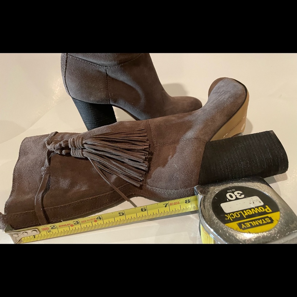 Vince Camuto boots suede beige